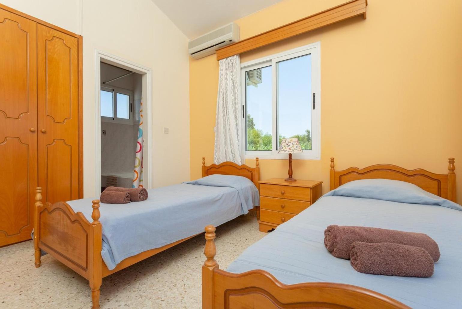 Sun Beach Villa Thio Polis エクステリア 写真