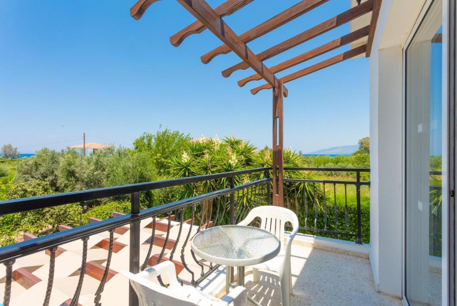 Sun Beach Villa Thio Polis エクステリア 写真