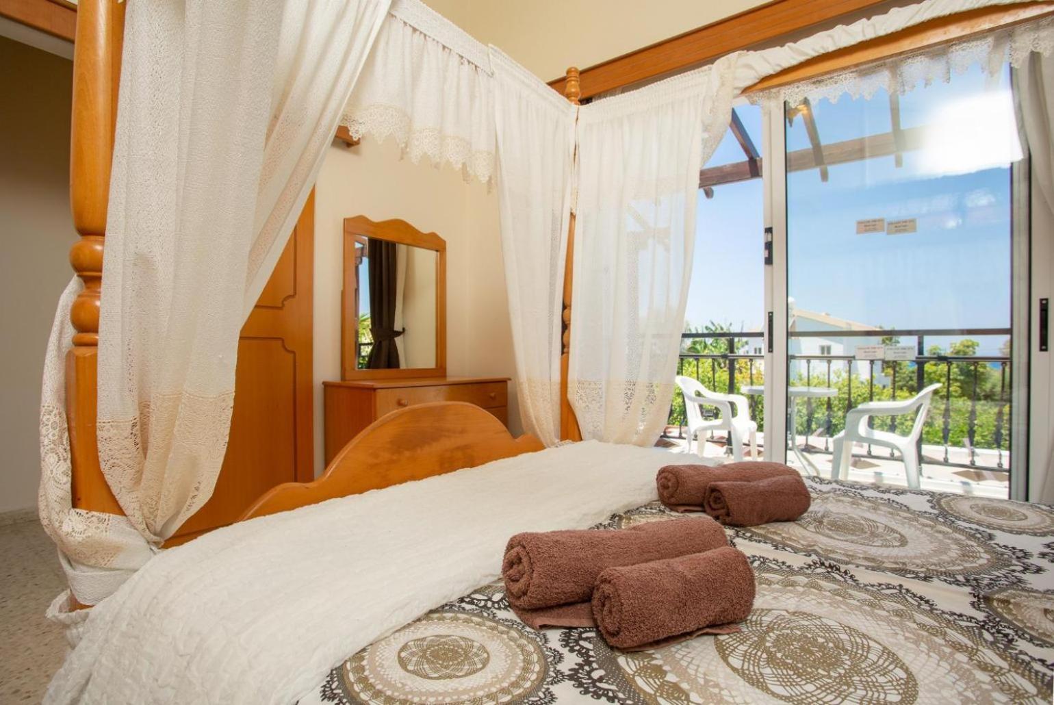 Sun Beach Villa Thio Polis エクステリア 写真