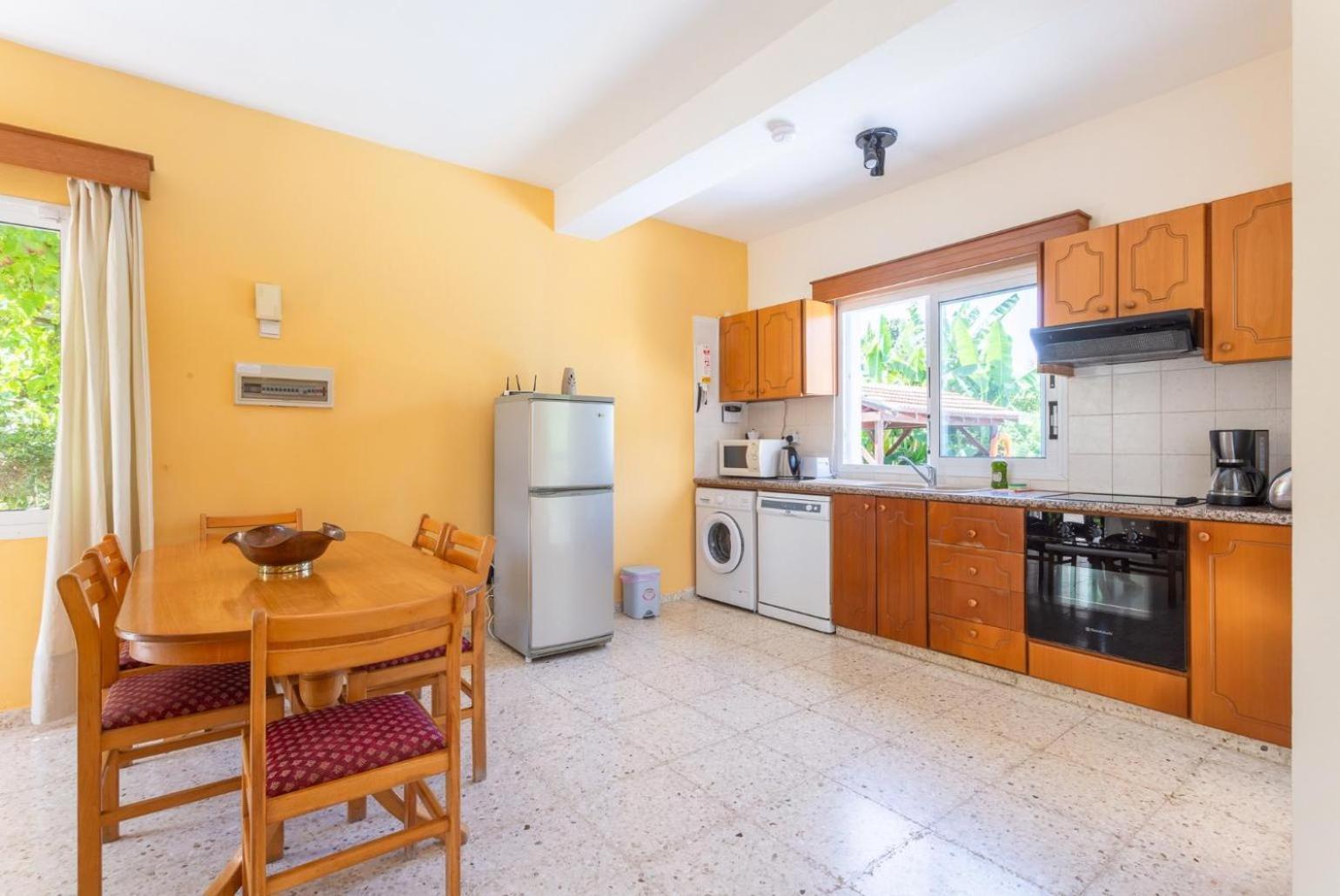 Sun Beach Villa Thio Polis エクステリア 写真