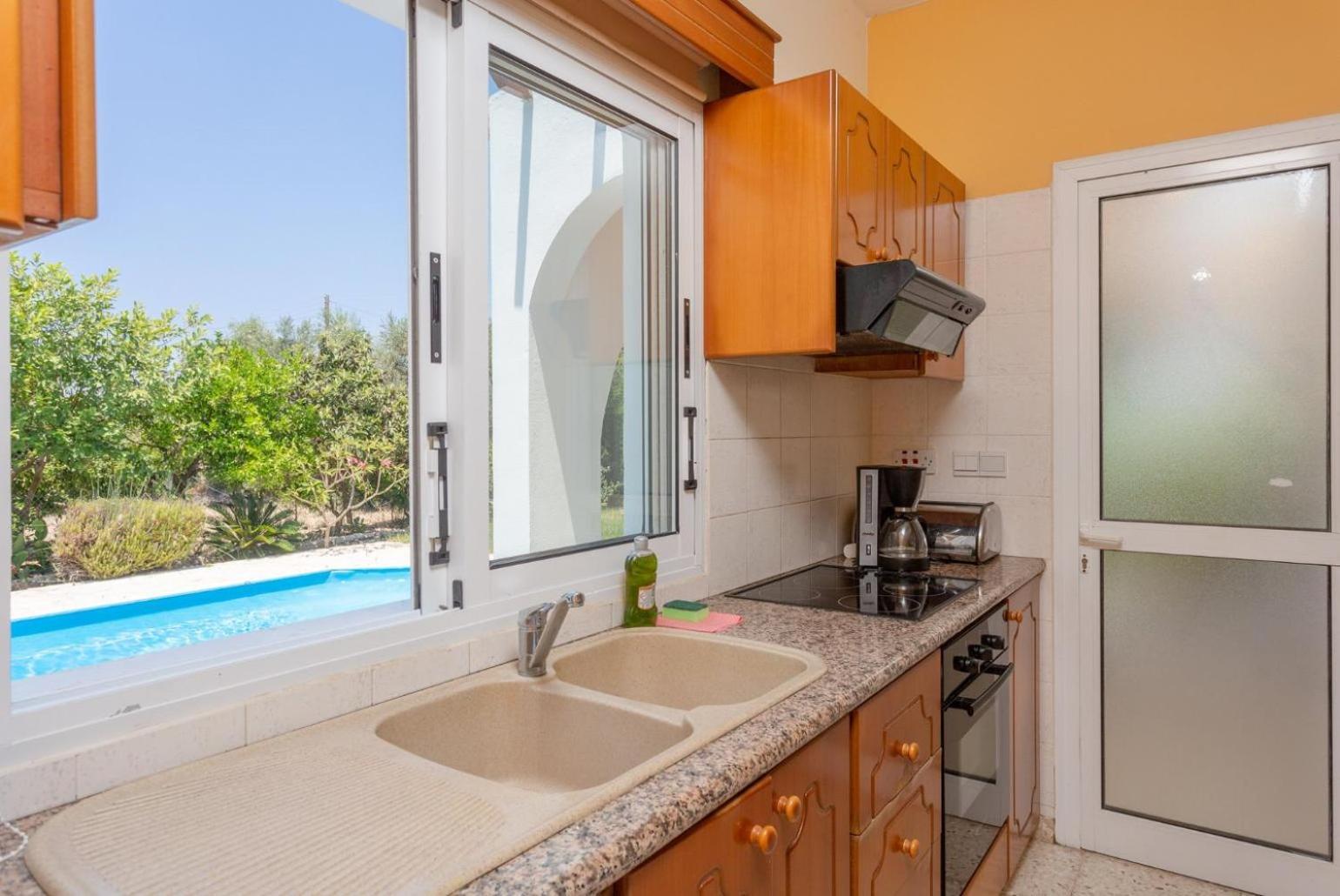 Sun Beach Villa Thio Polis エクステリア 写真