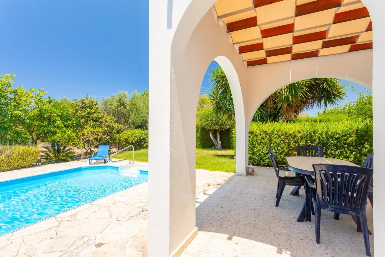 Sun Beach Villa Thio Polis エクステリア 写真