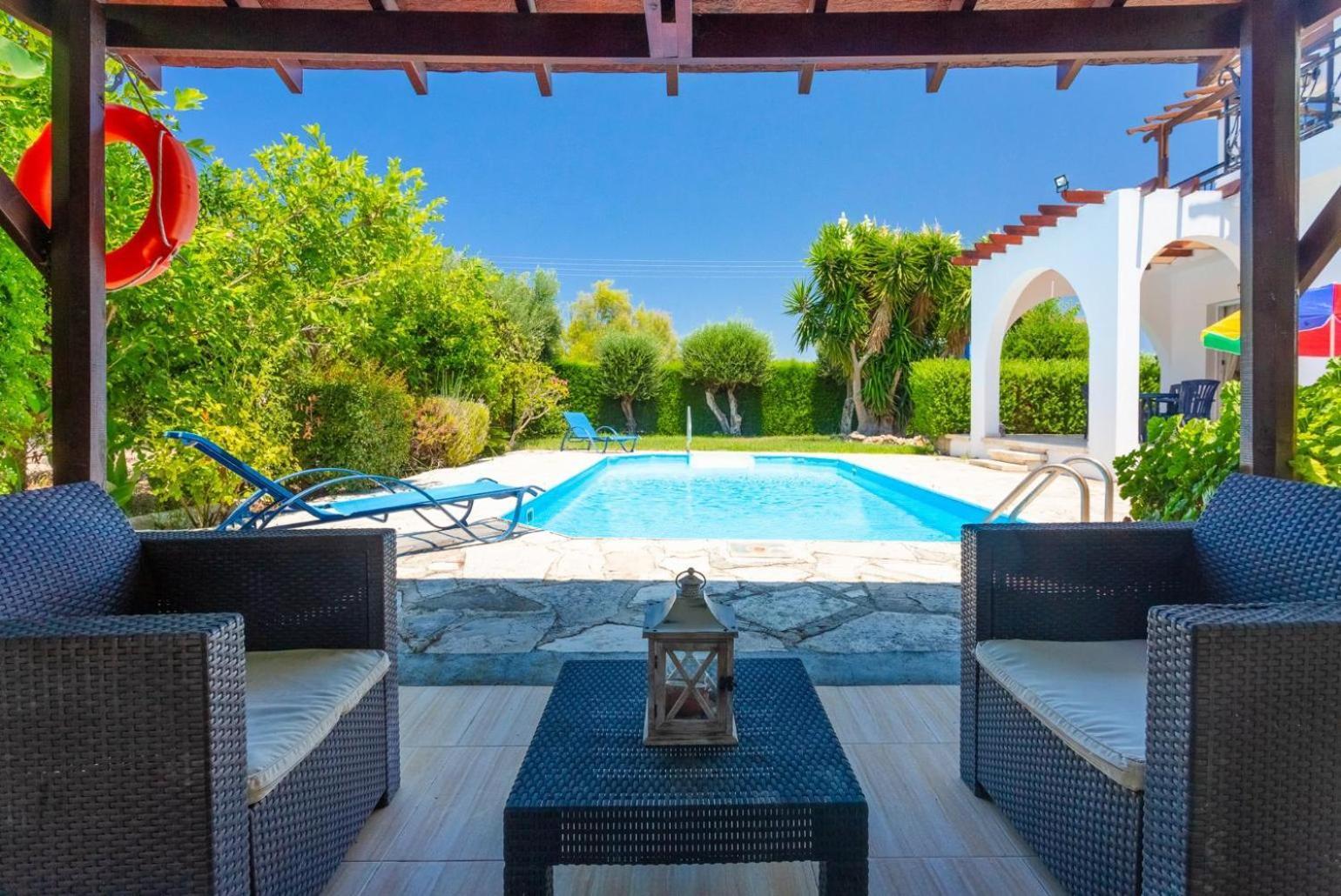 Sun Beach Villa Thio Polis エクステリア 写真